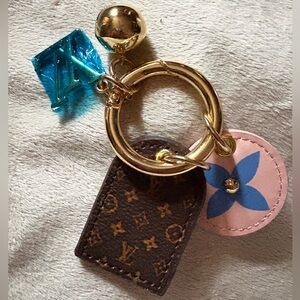 🔥 SALE $60 Fashion Gold and Pink Keychain